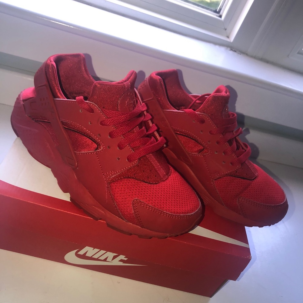 red nike huraches